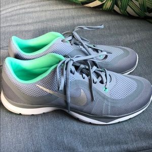 Nike women’s Flex Trainer in grey/teal, size 8